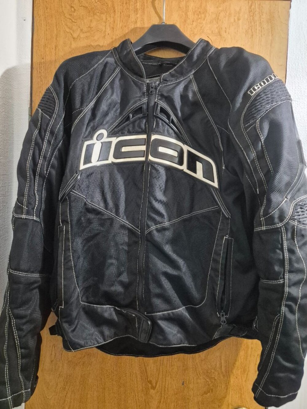 Icon Contra Large Black Textile Lined Moto Motorcycle Travel Outdoor Padded Jack